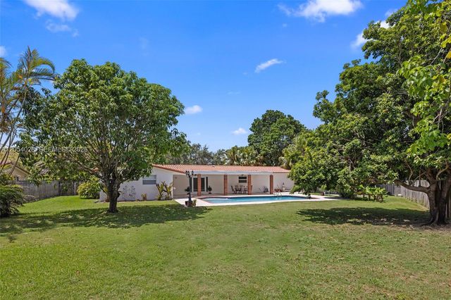 9765 SW 143rd St, Miami, FL 33176