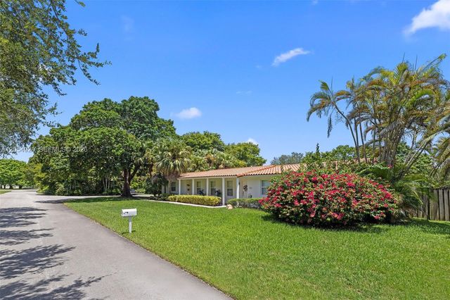 9765 SW 143rd St, Miami, FL 33176