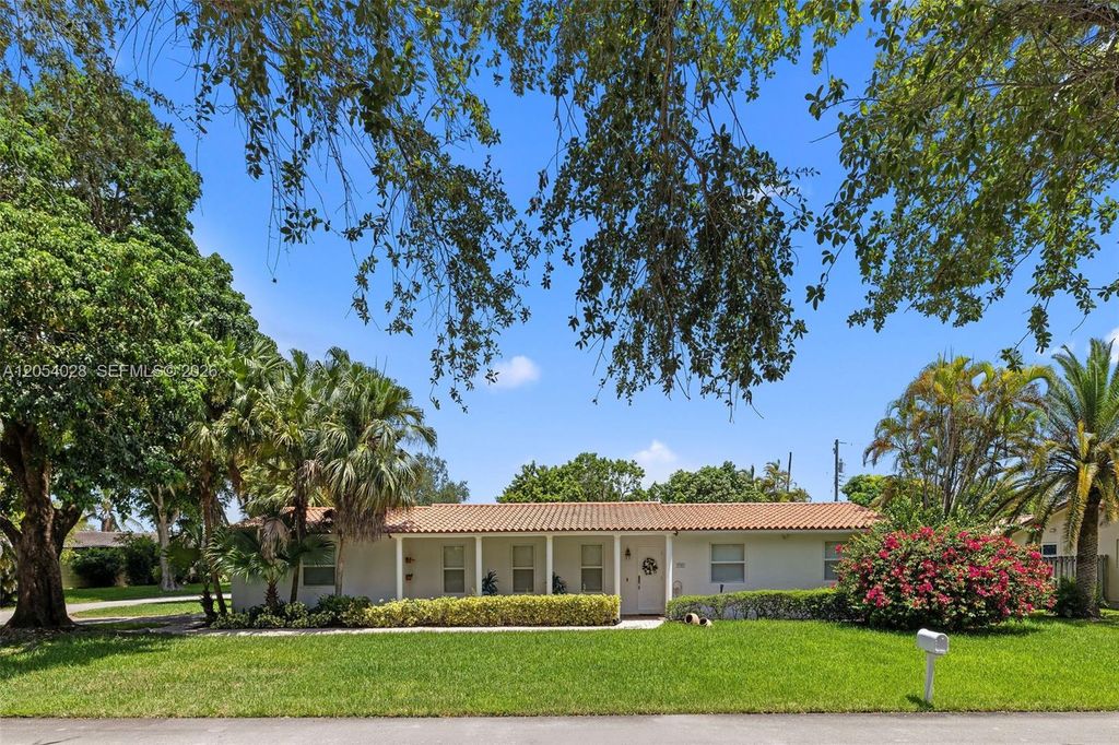 9765 SW 143rd St, Miami, FL 33176