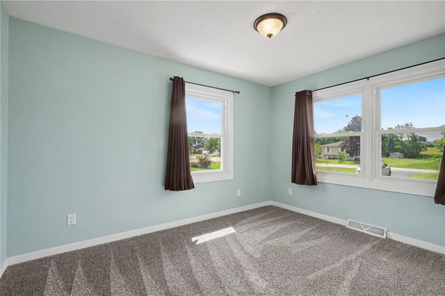 966 Eastview Avenue, Marion, IA 52302