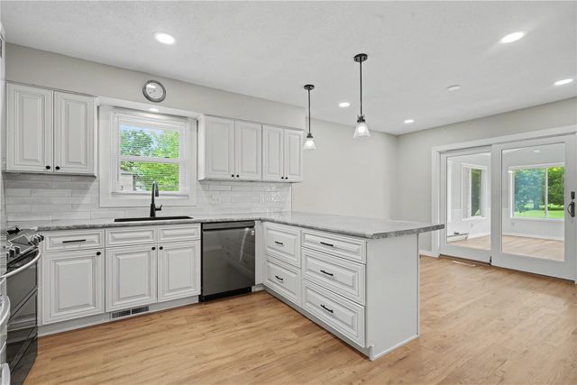 966 Eastview Avenue, Marion, IA 52302