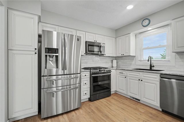966 Eastview Avenue, Marion, IA 52302
