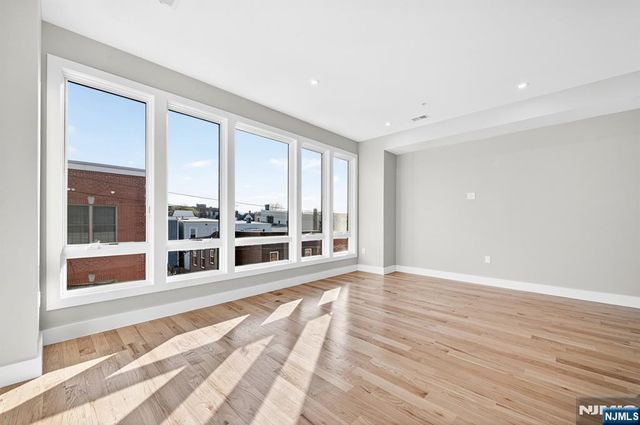 126 De Kalb Avenue 3, Jersey City, NJ 07306
