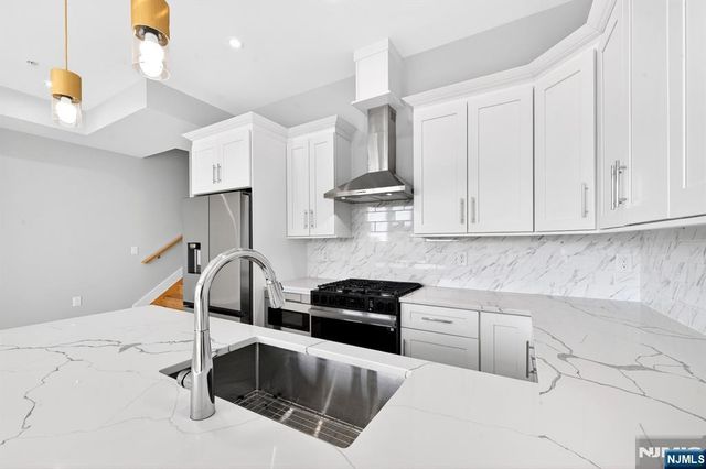 126 De Kalb Avenue 3, Jersey City, NJ 07306
