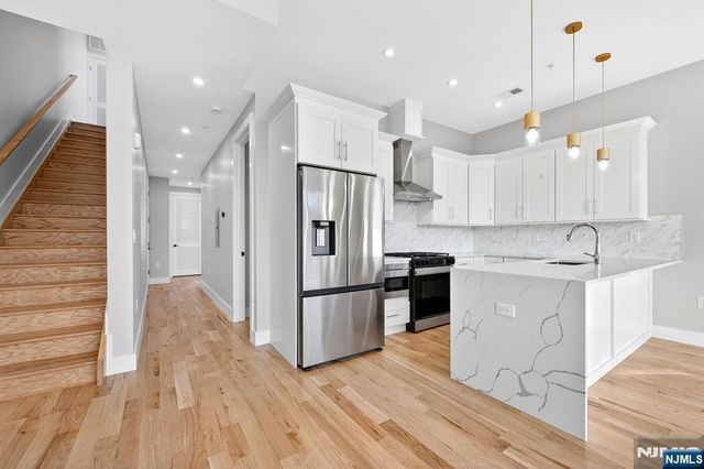 126 De Kalb Avenue 3, Jersey City, NJ 07306