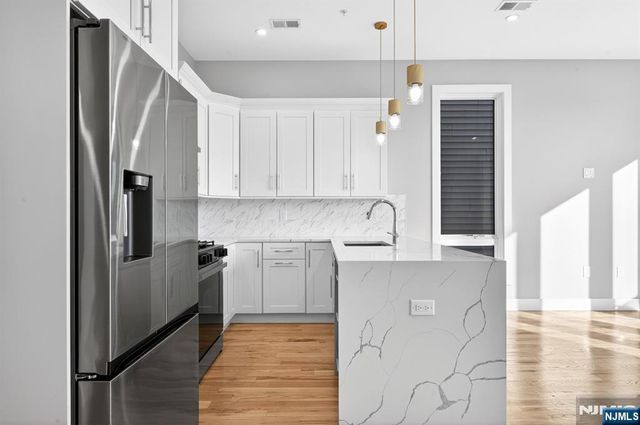 126 De Kalb Avenue 3, Jersey City, NJ 07306
