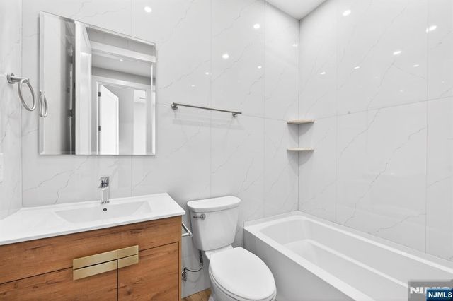 126 De Kalb Avenue 3, Jersey City, NJ 07306