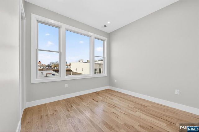 126 De Kalb Avenue 3, Jersey City, NJ 07306