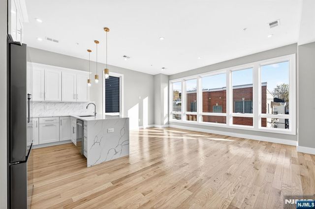 126 De Kalb Avenue 3, Jersey City, NJ 07306