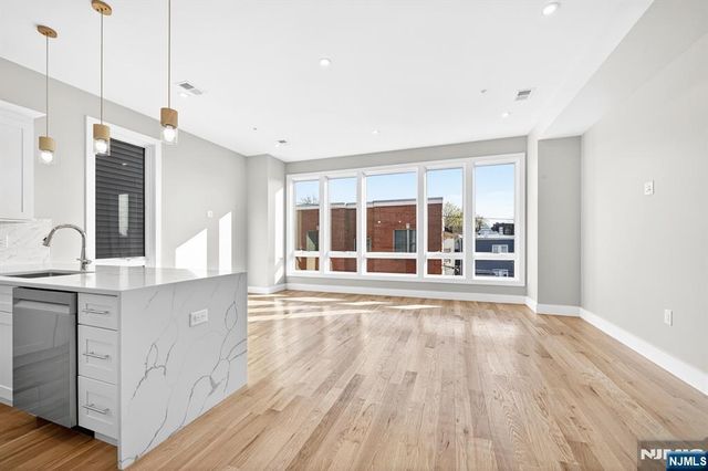 126 De Kalb Avenue 3, Jersey City, NJ 07306