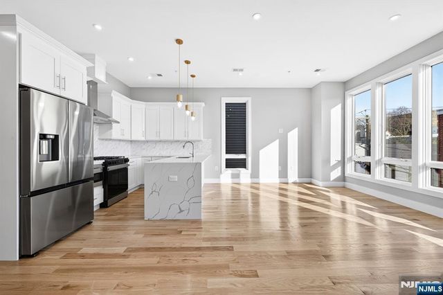 126 De Kalb Avenue 3, Jersey City, NJ 07306