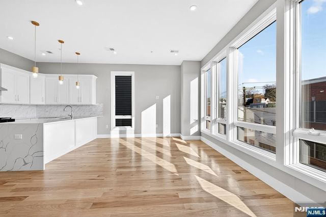 126 De Kalb Avenue 3, Jersey City, NJ 07306
