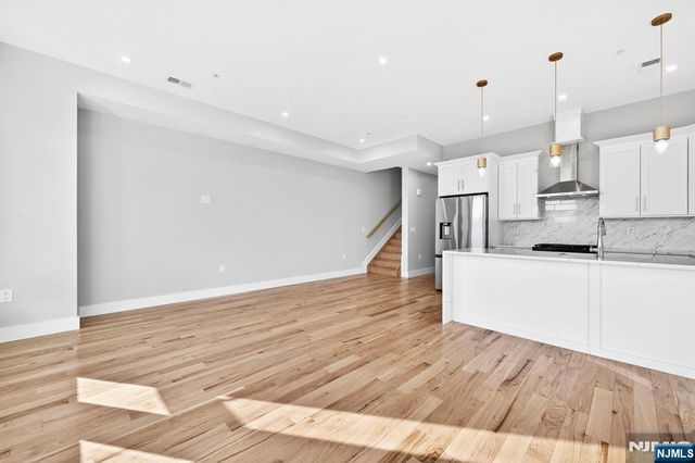 126 De Kalb Avenue 3, Jersey City, NJ 07306