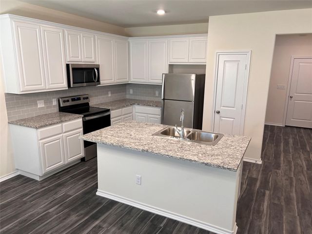 716 E 5th Street, Bonham, TX 75418