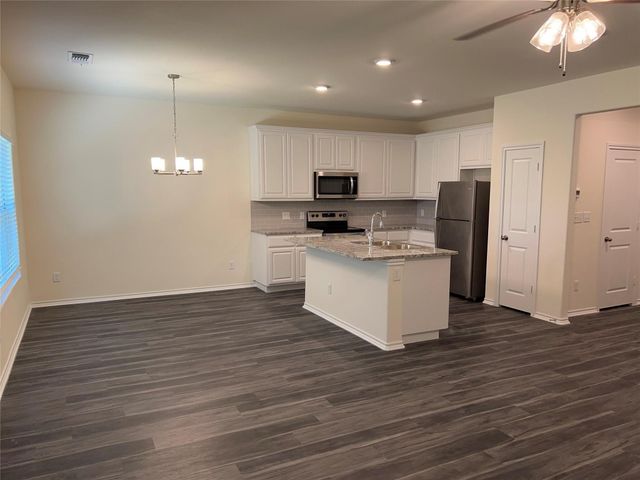 716 E 5th Street, Bonham, TX 75418