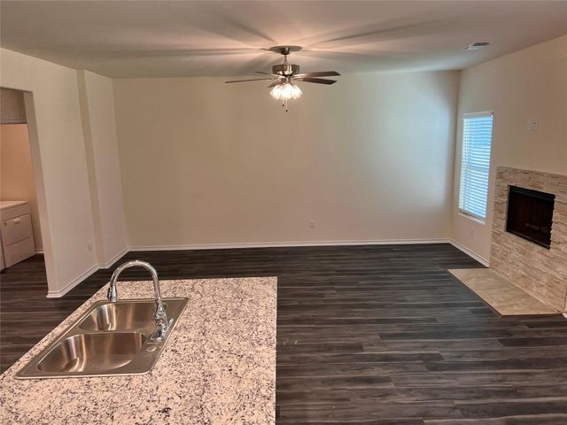 716 E 5th Street, Bonham, TX 75418