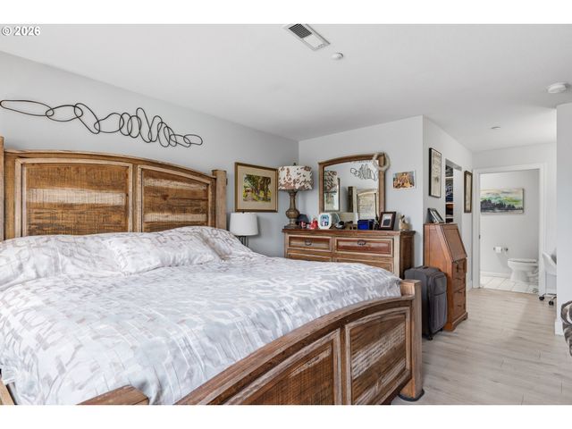 520 Se COLUMBIA RIVER Dr 132, Vancouver, WA 98661