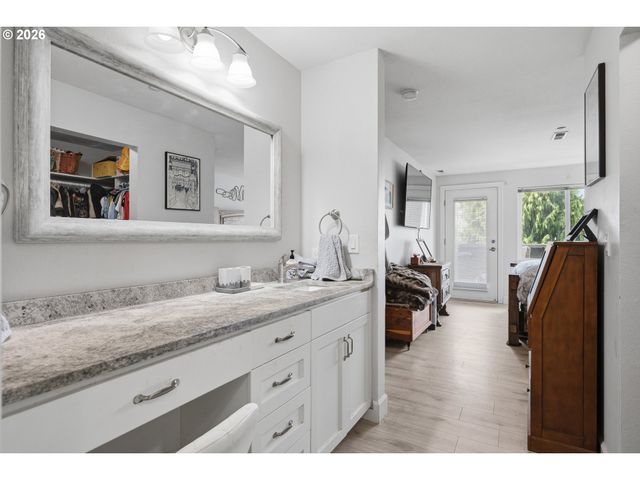 520 Se COLUMBIA RIVER Dr 132, Vancouver, WA 98661