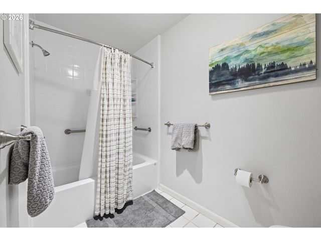 520 Se COLUMBIA RIVER Dr 132, Vancouver, WA 98661