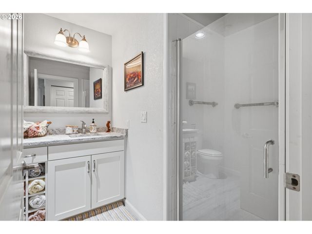 520 Se COLUMBIA RIVER Dr 132, Vancouver, WA 98661