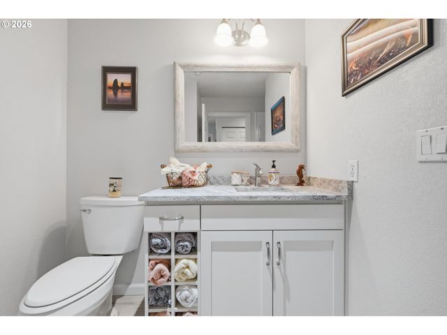 520 Se COLUMBIA RIVER Dr 132, Vancouver, WA 98661