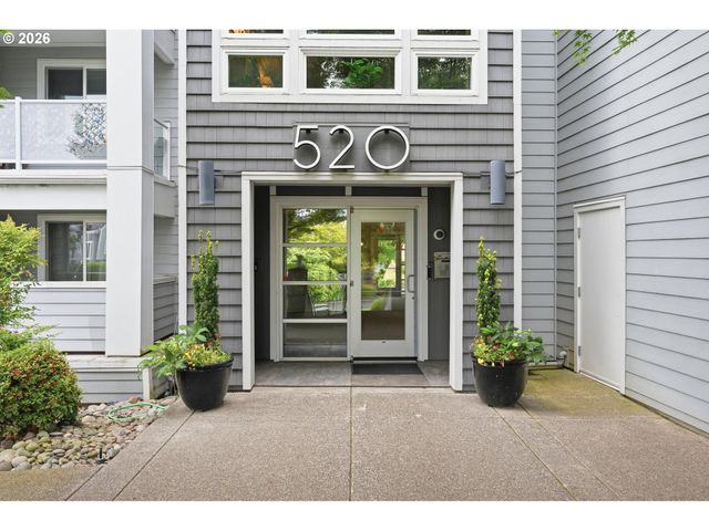 520 Se COLUMBIA RIVER Dr 132, Vancouver, WA 98661