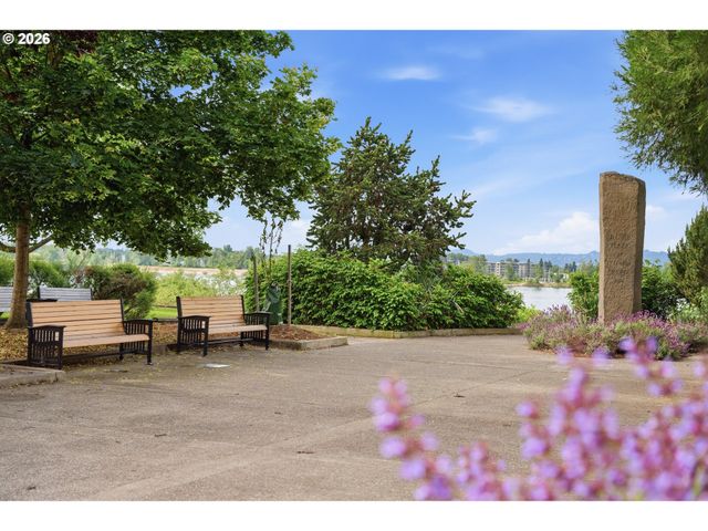 520 Se COLUMBIA RIVER Dr 132, Vancouver, WA 98661