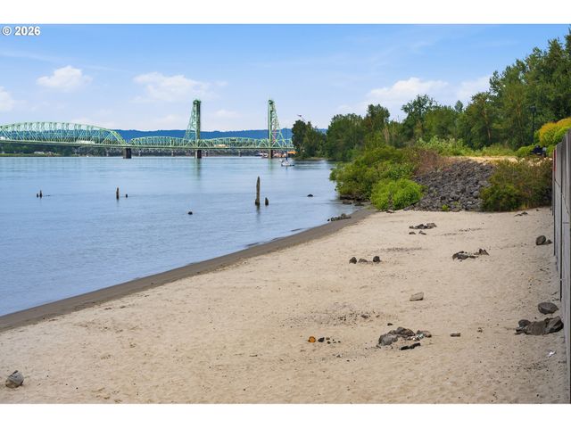 520 Se COLUMBIA RIVER Dr 132, Vancouver, WA 98661