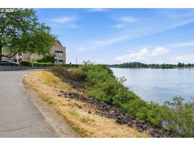 520 Se COLUMBIA RIVER Dr 132, Vancouver, WA 98661