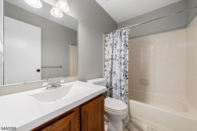 59 Taurus Dr 4D, Hillsborough Twp., NJ 08844