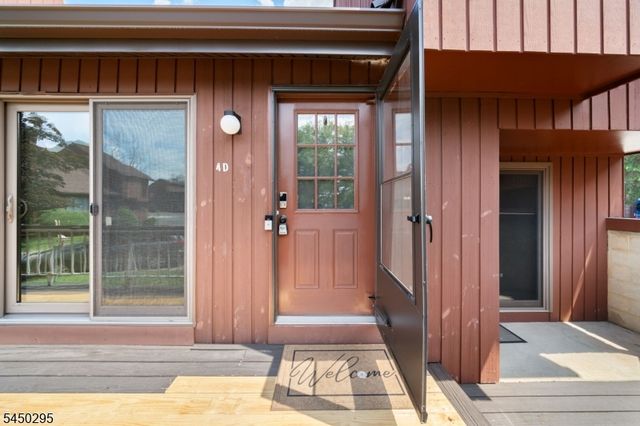 59 Taurus Dr 4D, Hillsborough Twp., NJ 08844