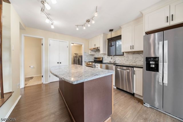 59 Taurus Dr 4D, Hillsborough Twp., NJ 08844
