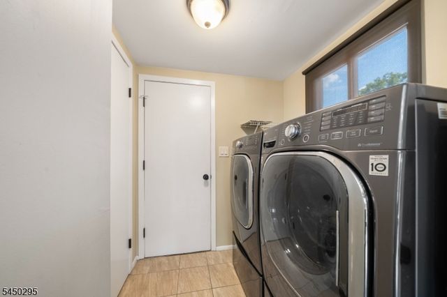 59 Taurus Dr 4D, Hillsborough Twp., NJ 08844