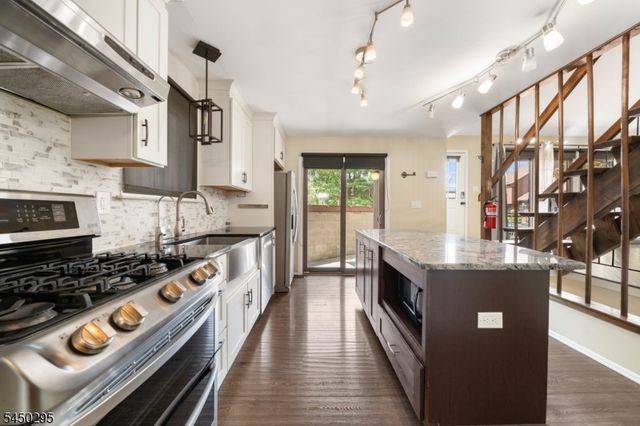 59 Taurus Dr 4D, Hillsborough Twp., NJ 08844