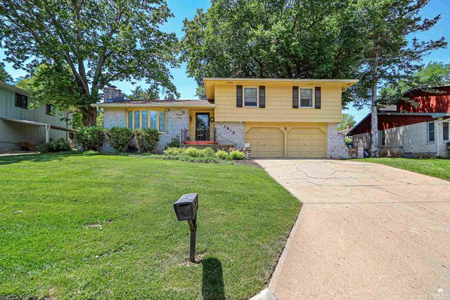 1815 Denholm Drive, Manhattan, KS 66503
