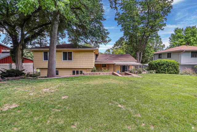 1815 Denholm Drive, Manhattan, KS 66503
