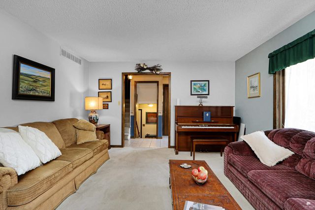 1815 Denholm Drive, Manhattan, KS 66503