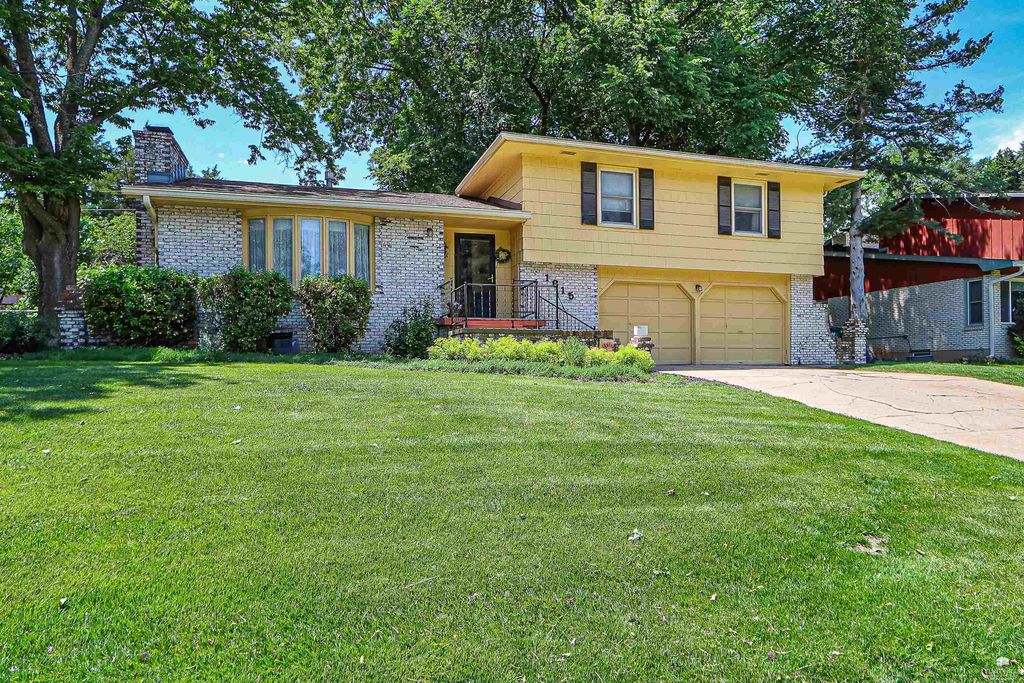 1815 Denholm Drive, Manhattan, KS 66503