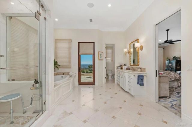 8033 E Entrada De Luz, San Diego, CA 92127