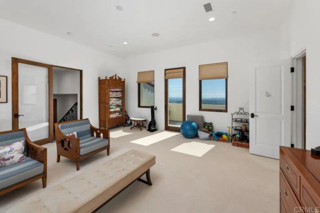 8033 E Entrada De Luz, San Diego, CA 92127