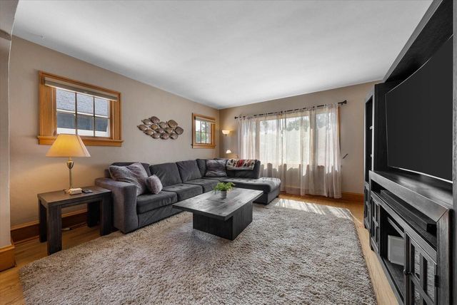 8324 W North AVENUE, Wauwatosa, WI 53213