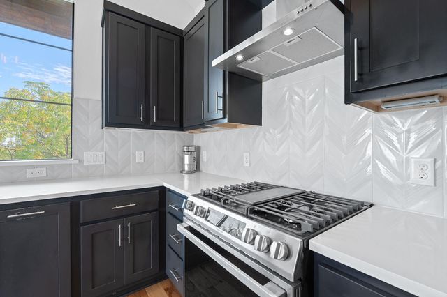 2412 E 8TH ST 1, Austin, TX 78702