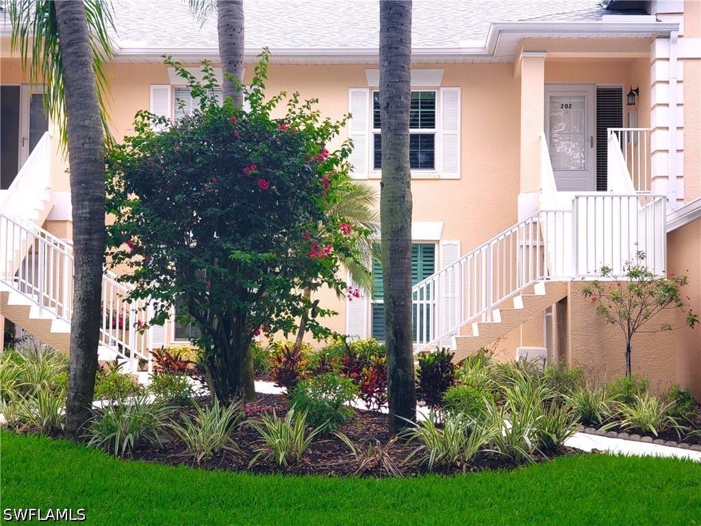 736 Wiggins Lake DR 202, Naples, FL 34110