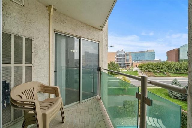 3838 Rainbow Boulevard 304, Kansas City, KS 66103