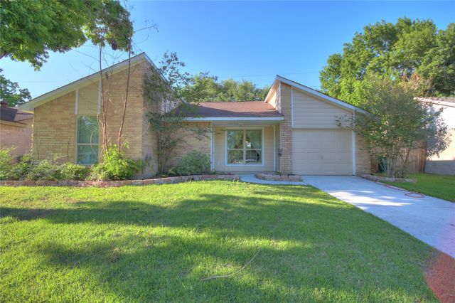 2807 N Brompton Drive, Pearland, TX 77584