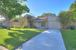 2807 N Brompton Drive, Pearland, TX 77584