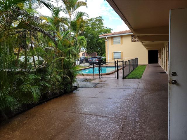 8704 NW 35th St 105, Coral Springs, FL 33065