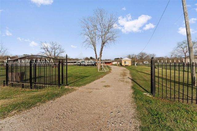 477 County Road 4902, Dayton, TX 77535