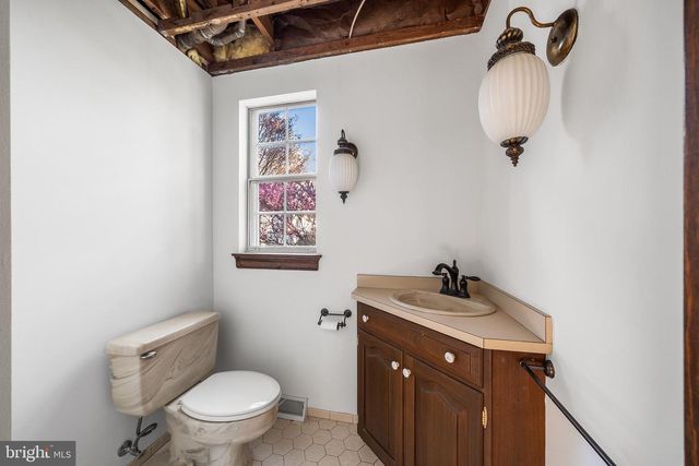 63 LINDBERGH AVE, Broomall, PA 19008