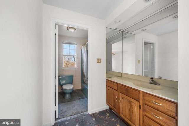 63 LINDBERGH AVE, Broomall, PA 19008